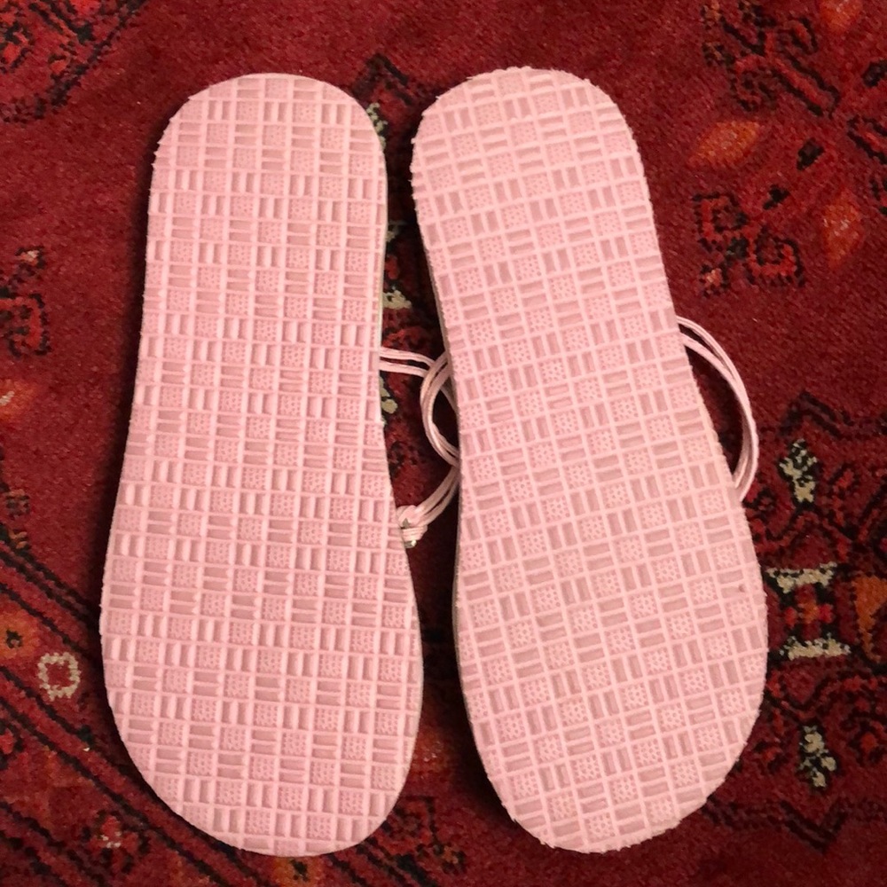 Beautiful flip flops with heart decoration  size 9 - Picture 3 of 3